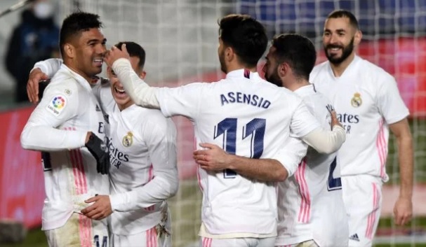 ريال مدريد يتخطي غرناطة بثنائية ويلاحق أتلتيكو على صدارة الليجا(فيديو)