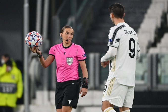ستيفاني فرابارت في لحظة تاريخية كأول حكمة بدوري أبطال أوروبا (صور)