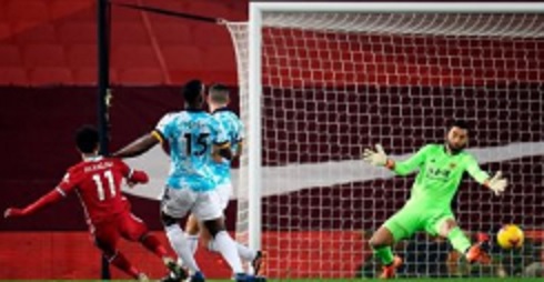 ليفربول و وولفرهامبتون.. صلاح يلدغ الضيوف ويعادل أهداف رونالدو بالبريميرليج
