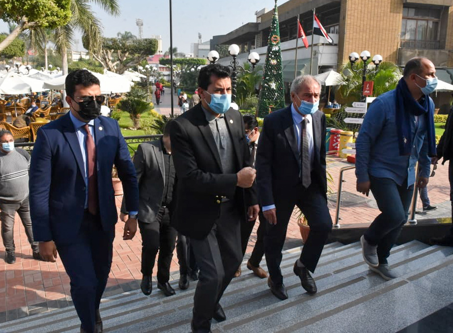 أخبار الأهلي : وزير الرياضة وحسن مصطفى يظهران في الأهلي.. تعرف على السبب