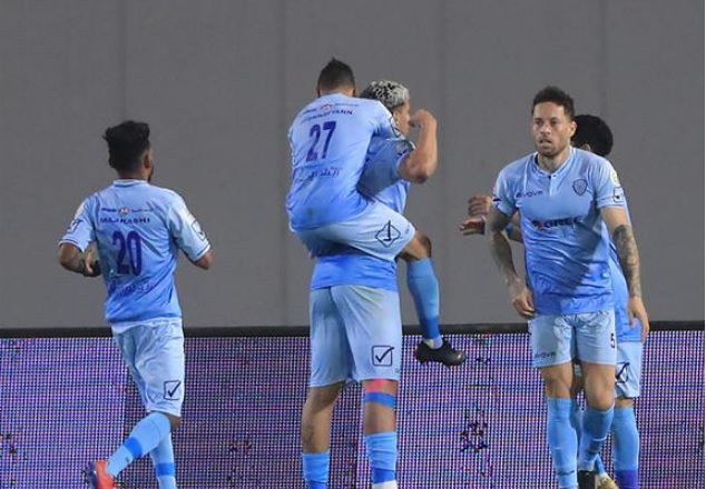 الباطن السعودي يتجنب مراكز الهبوط بهدفين فى شباك العين (فيديو)