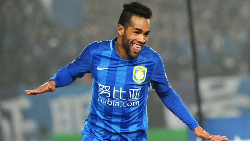 جماهير الهلال والنصر تغزو حساب البرازيلي أليكس تيكسيرا