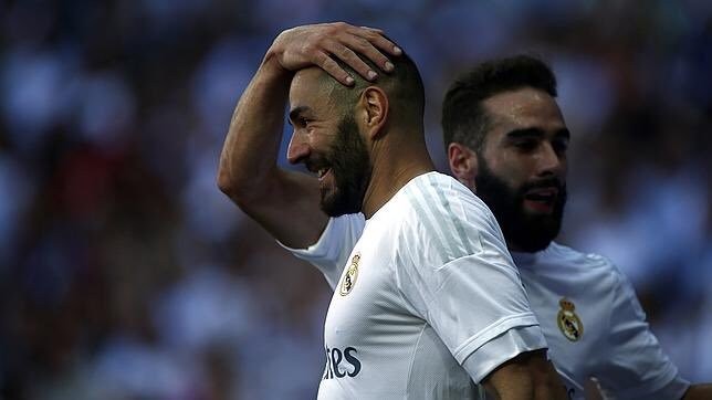 ريال مدريد ينجح في تمديد عقود بنزيما وكارفاخال فى ريال مدريد حتى 2023