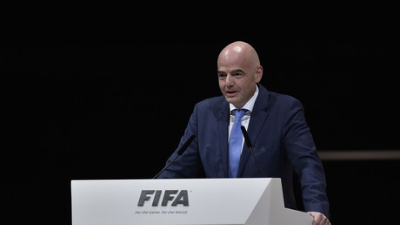 فيفا يعلن حكام كأس العالم للأندية بينهم 3 إماراتيين وطاقم نسائى