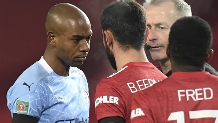 مانشستر سيتي يكتسح يونايتد بثنائية ويضع قدمًا في نهائي كأس الرابطة(فيديو)