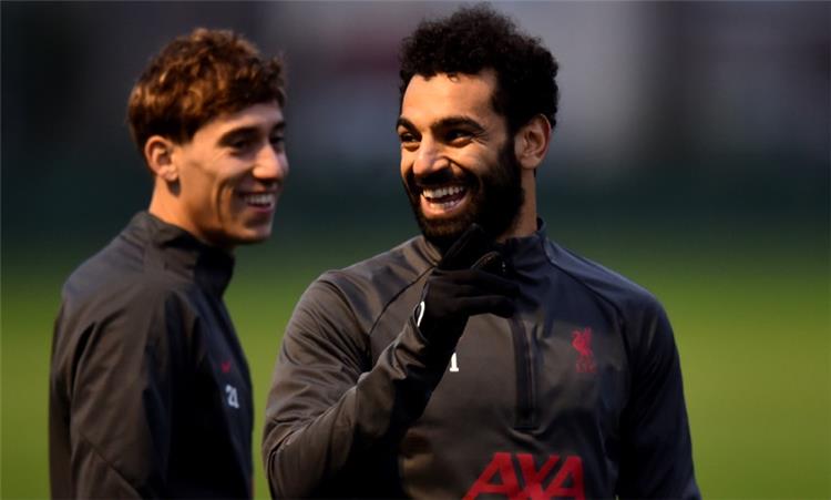 مدافع ليفربول يكشف عمق صداقته بزميلة محمد صلاح