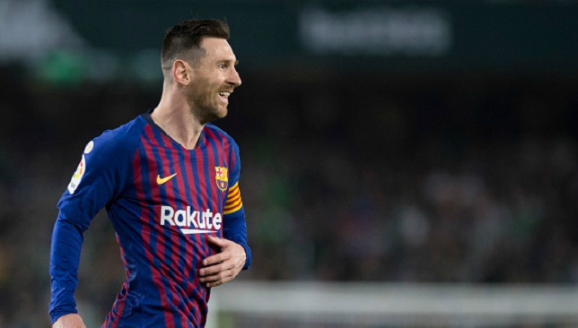 ميسي يمنح التقدم لبرشلونة بهدف رائع من ركلة حرة أمام اتلتيك بلباو(فيديو)