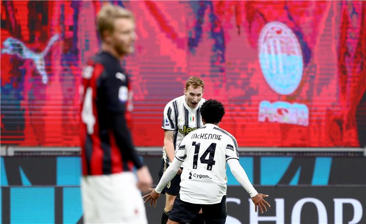 يوفنتوس يضرب ميلان بثلاثية فى قمة الدورى الإيطالى (فيديو)