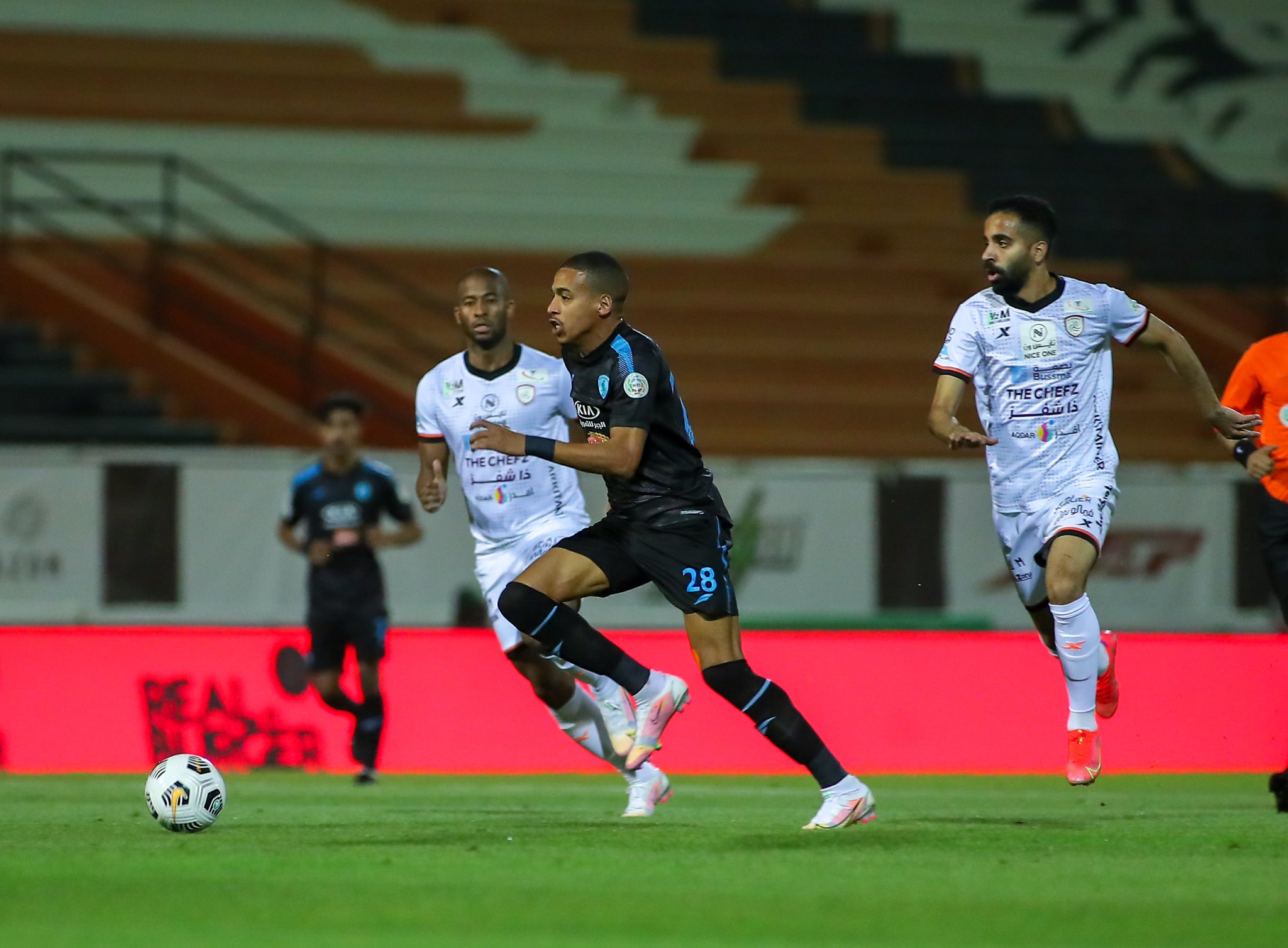 الفتح يوقف انتصارات الشباب ويفوز عليه بثنائية في دوري السعودي(فيديو)