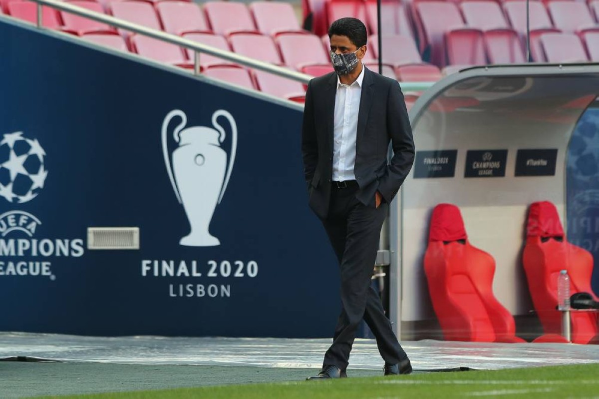 جمهور برشلونة يهاجم القطري ناصر الخليفي :”اترك ميسي يا لص”(فيديو)