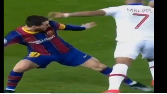 مبابي يتلاعب بميسي ولاعبين اثنين من برشلونة في غمضة عين(فيديو)