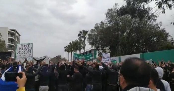 جماهير الرجاء البيضاوي تطالب برحيل مجلس الإدارة والجهاز الفني (فيديو)