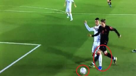ريال مدريد وسوسييداد .. هل تغاضى الحكم عن احتساب ركلة جزاء ضد الملكي؟(فيديو)