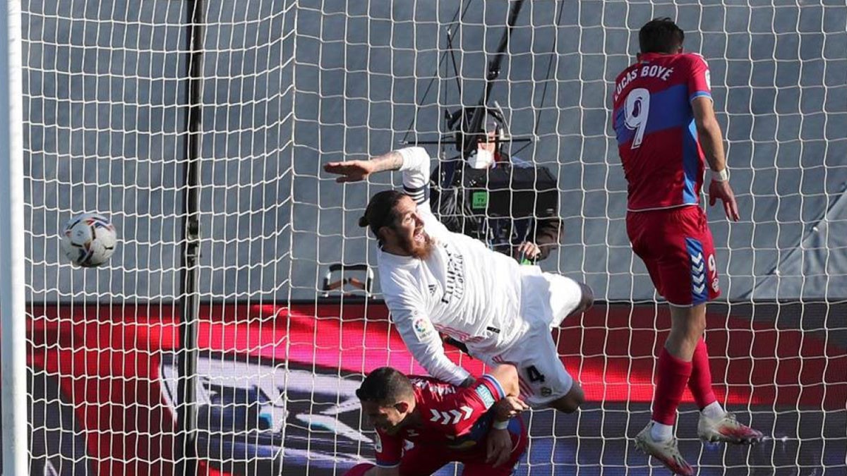 ريال مدريد غاضب بسبب ركلات الجزاء.. والكشف عن حديث راموس مع حكم مباراة إلتشي