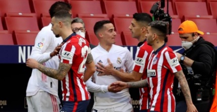 سواريز وفاسكيز في مشادة ساخنة بعد مطالبة ريال مدريد بركلة جزاء(فيديو)