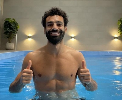 محمد صلاح فى أحدث ظهور من داخل حمام السباحة استعداداً لمواجهة الننى والريال