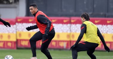 مصطفى محمد يشارك في تدريبات جالطة سراي ليؤكد عدم إصابته بكورونا(صور)