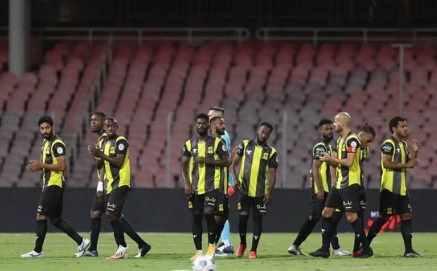 اتحاد جدة يفوز على الهلال بثنائية ويحسم الكلاسيكو فى غياب حجازى(فيديو)