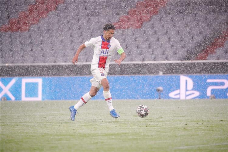 سان جيرمان والبايرن ..ماركينيوس يتقدم بالهدف الثاني لباريس ويخرج مصاب