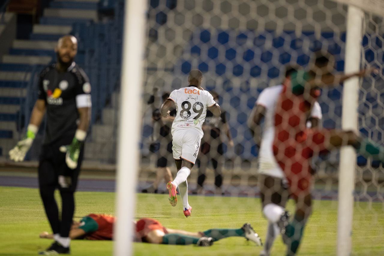 أزارو يقود الاتفاق للفوز على الشباب ويُقرب الهلال من لقب الدوري السعودي(فيديو)