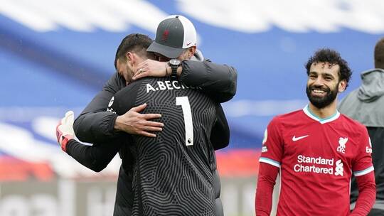 ليفربول يكافئ أليسون بيكر بعد هدف الإنقاذ بعقد جديد فى الصيف