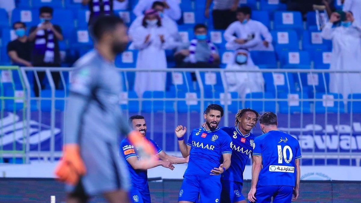 الدوري السعودي .. الهلال يقترب من التتويج باللقب بخماسية في الأهلي(فيديو)