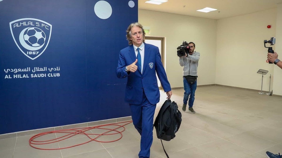 خيسوس بعد عودته إلى الهلال .. طرد المعيوف واستبعاد جوميز