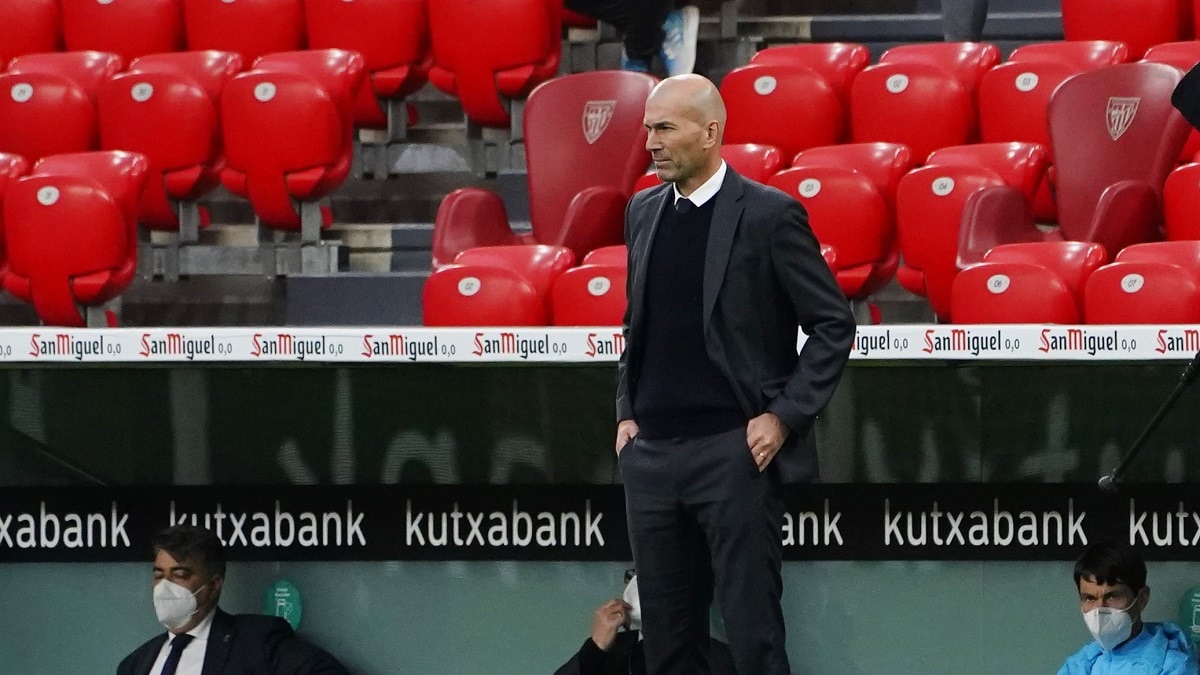 زيدان يتراجع عن إبلاغه لاعبي ريال مدريد بالرحيل : لم يحدث