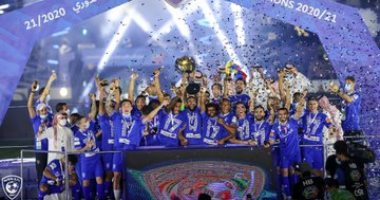 شاهد .. مراسم تتويج الهلال بلقب الدوري السعودي (فيديو)