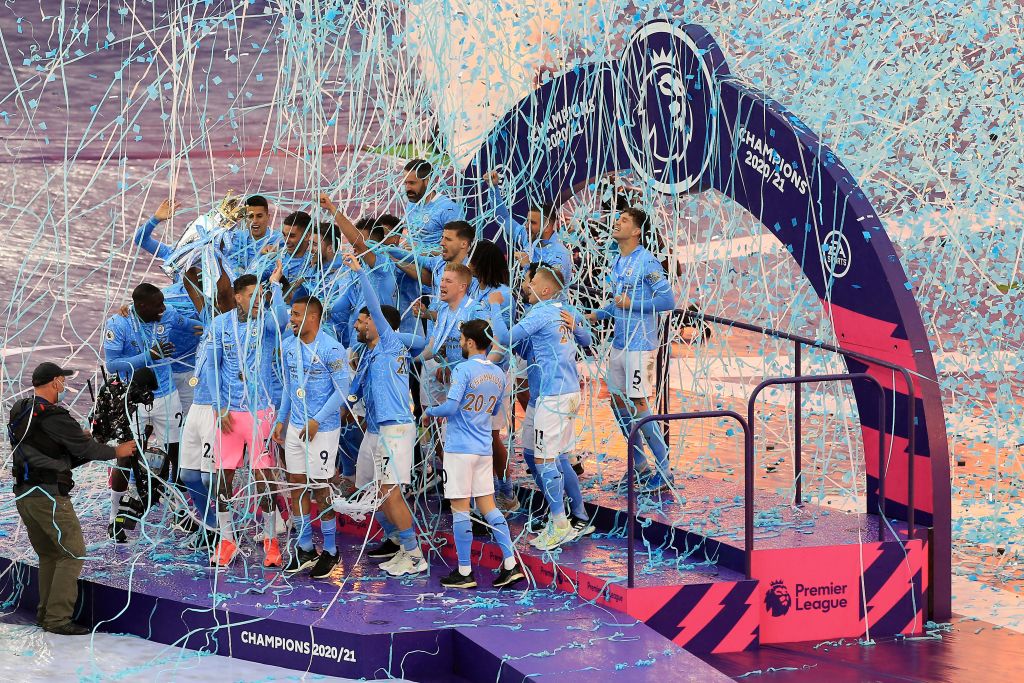 شاهد .. تتويج مانشستر سيتي بلقب الدوري الانجليزي (فيديو)