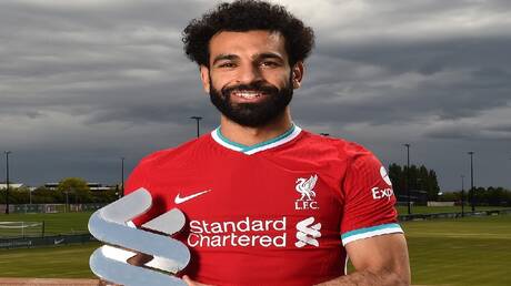 صلاح يفوز بجائزة ستاندرد تشارترد وليفربول يتغنى بالفرعون..وأول تعليق لمو (فيديو)