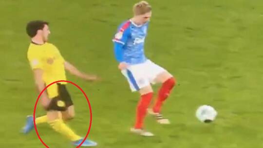 مدافع دورتموند يتعرض لإصابة مرعبة “غير مألوفة “في ملاعب كرة القدم