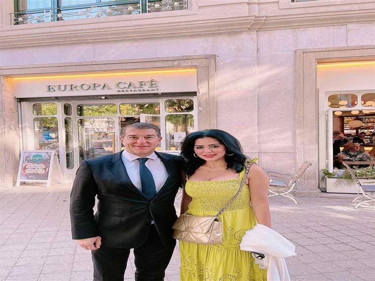 رانيا يوسف تهدد اصحاب الهاشتاج المسيء لها عقب نشرها صورا مع رئيس برشلونة(صور)