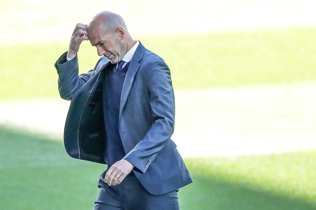 زين الدين زيدان ينفعل على صحفي بسبب رسالة وداع ريال مدريد(فيديو)