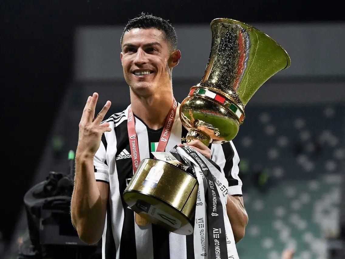 كريستيانو رونالدو يتفاوض مع يوفنتوس لتجديد عقده حتى 2023