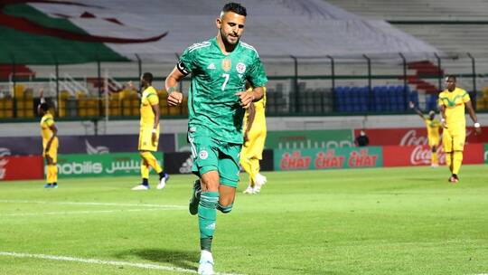 محرز يقود منتخب الجزائر للفوز على مالي وتحقيق رقم تاريخي (فيديو)