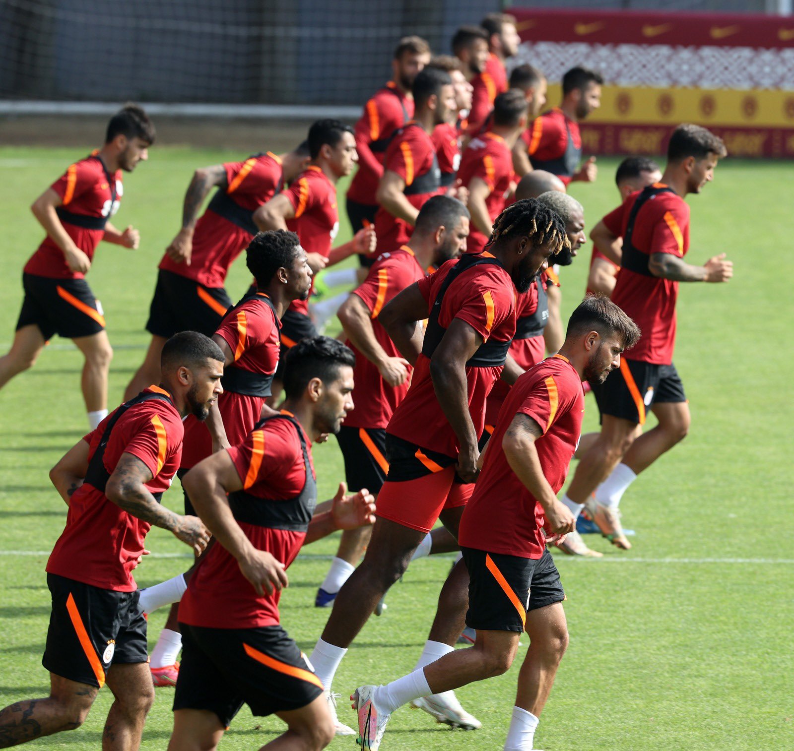 مفاجأة مدوية في موقف تفعيل عقد نجم منتخب مصر مع جالاتا سراي
