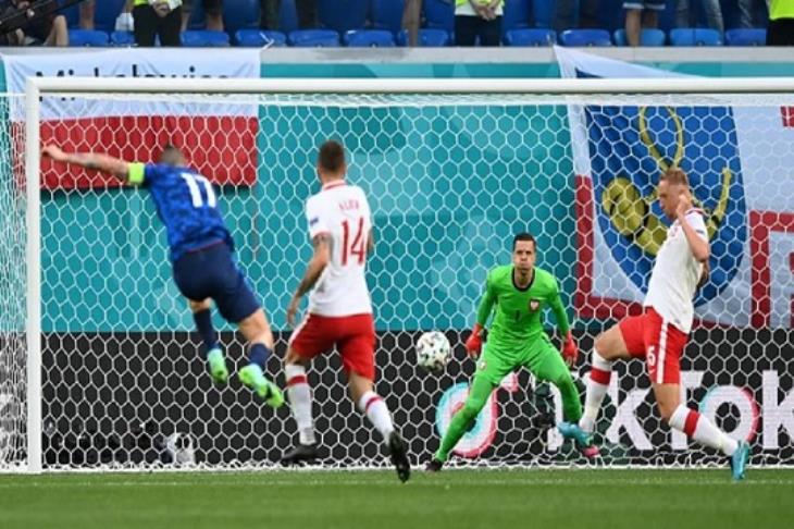 يورو 2020 .. سلوفاكيا تخطف انتصارا ثمينا من بولندا بمشاركة ليفاندوفيسكي (فيديو)