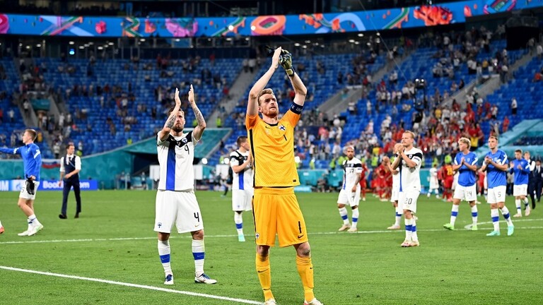 يورو 2020 .. حارس مرمى يسجل هدفا على نفسه بطريقة كوميدية ويفرط ببطاقة التأهل