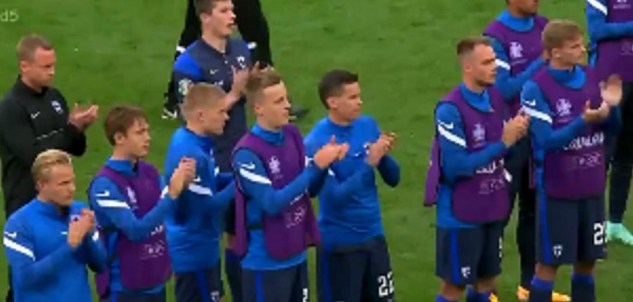 يورو 2020 ..لقطة اليوم تصفيق لاعبى فنلندا لدعم منتخب الدنمارك(فيديو)