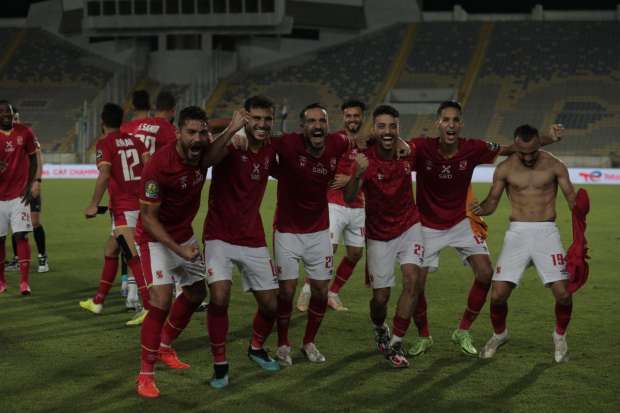 أخبار الأهلي : اشتباه فى اصابة مدافع الأهلي بفيروس كورونا ..ولطفي يربك الحسابات