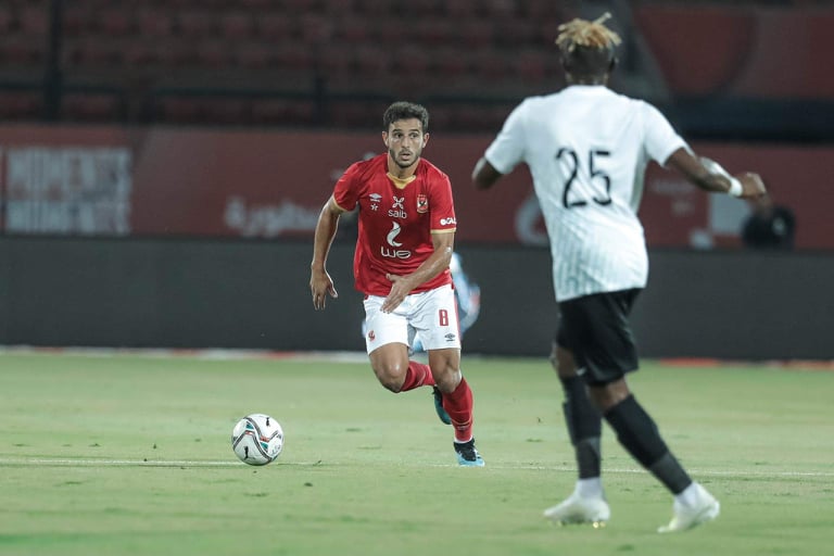 أخبار الأهلي : فرص ضائعة حمراء .. الأهلي يتعادل سلبيا مع البنك الأهلي فى الشوط الأول