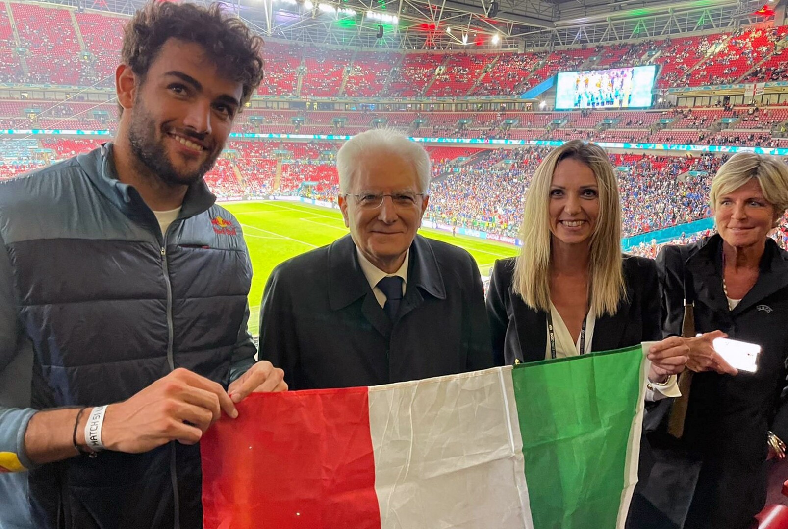 الرئيس الإيطالي يحتفل بأبطال اليورو 2020 في روما (فيديو)