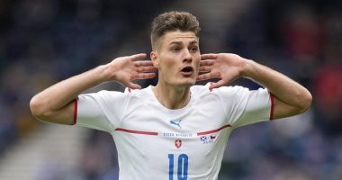 رسميًا .. هدف باتريك شيك من منتصف الملعب الأفضل في يورو 2020 (فيديو)
