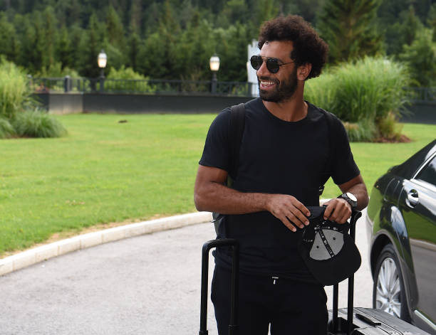 محمد صلاح ونجوم ليفربول يصلون النمسا لخوض معسكر تحضيري قبل الموسم(صور)