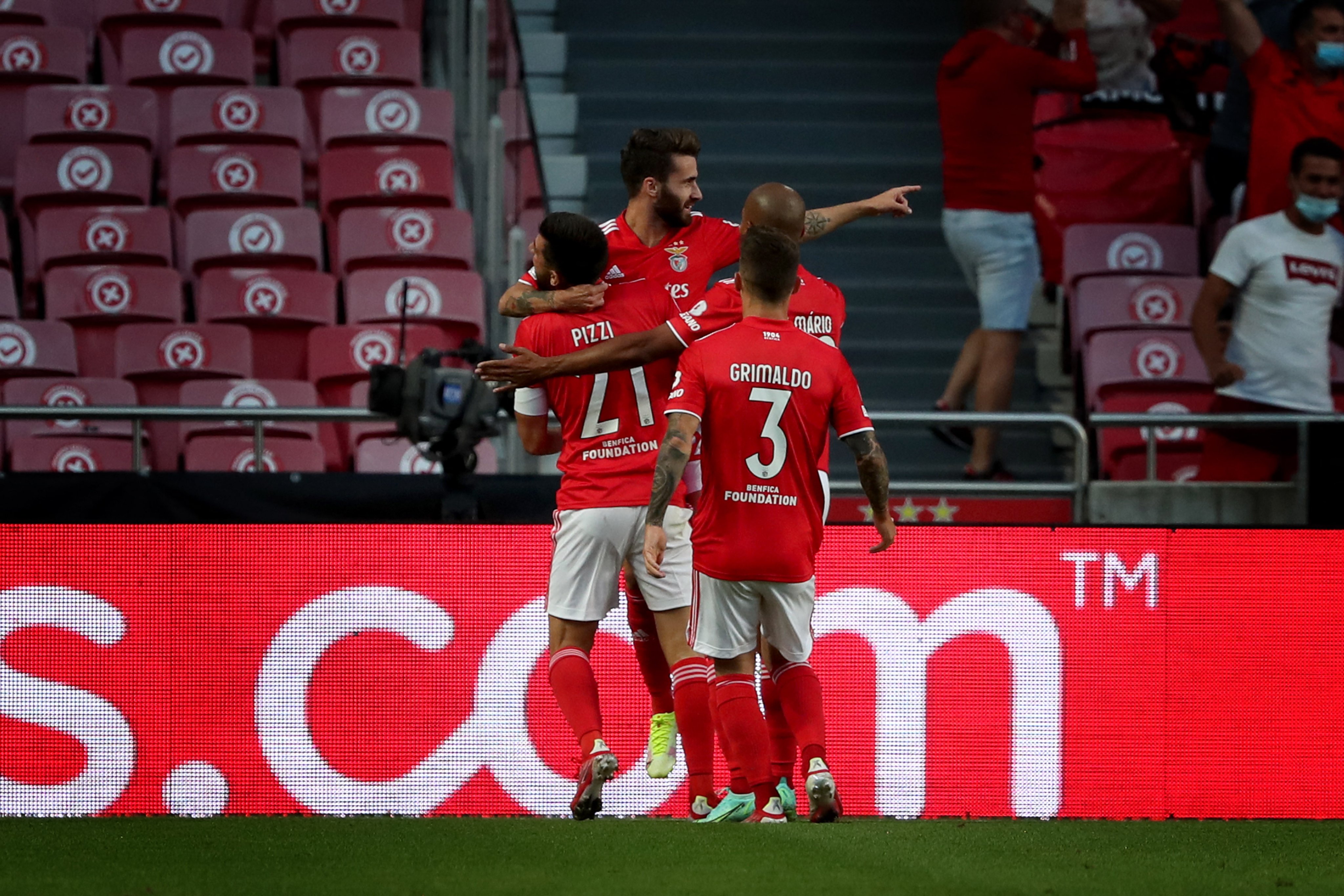 بنفيكا يتخطى إيندهوفن بثنائية فى ذهاب الدور المؤهل لمجموعات دورى الأبطال