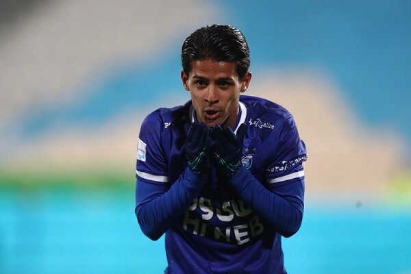 جماهير استقلال الإيراني تحتج على إدارة ناديها بعد بيع قائدي قبل مواجهة الهلال (فيديو)