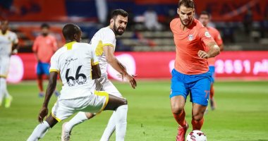 جماهير الاتحاد تقذف لاعبيها بـالقوارير عقب الخسارة أمام الفيحاء بافتتاح الدوري السعودي