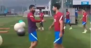 شاهد ..الحزن يخيم على أجويرو فى تدريبات برشلونة بعد رحيل ميسي