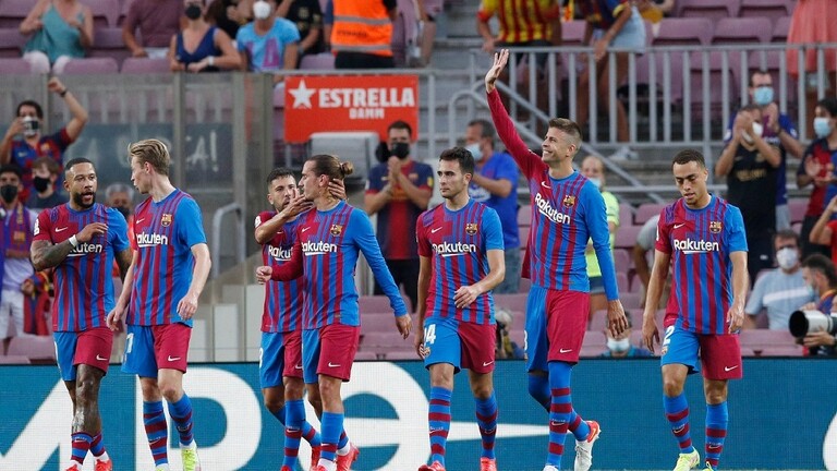 شاهد .. نجما برشلونة يثيران الجدل بتصرفهما في أول مباراة بعد رحيل ميسي (فيديو)